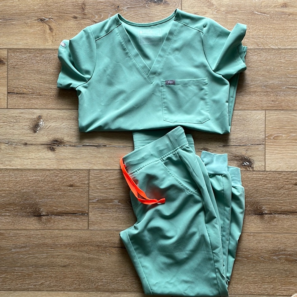 FIGS mint green scrubs - size XS/S